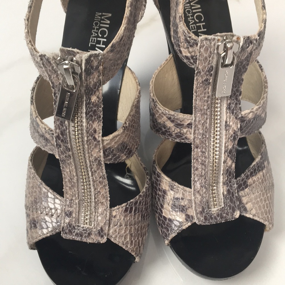 MICHAEL Michael Kors Berkley T-Strap Leather High Heel Sandal Size 7M - Picture 6 of 7